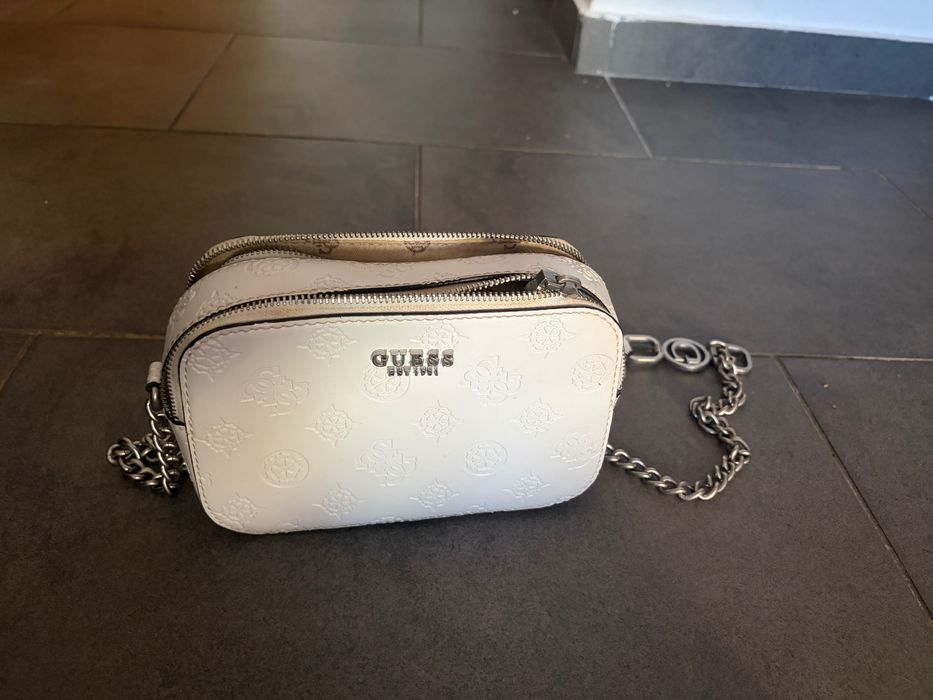 чанта на guess, бяла