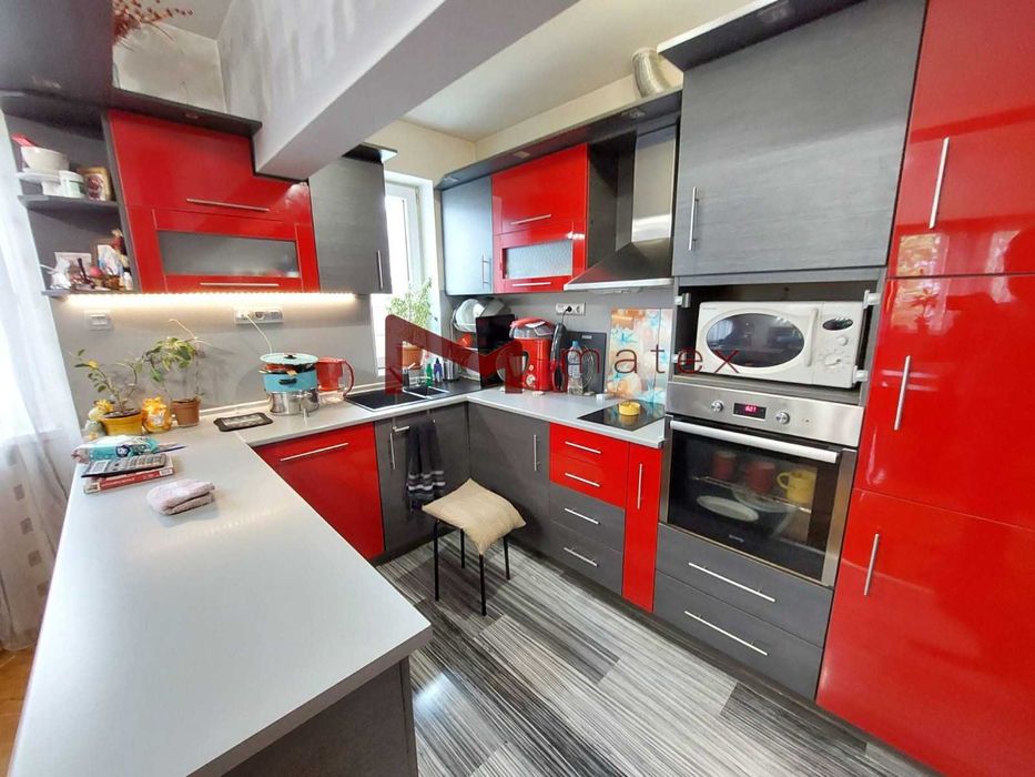 Продава се Четиристаен апартамент в Варна, Централна поща - 135 кв.м за 1408 €/кв.м - Снимка #1