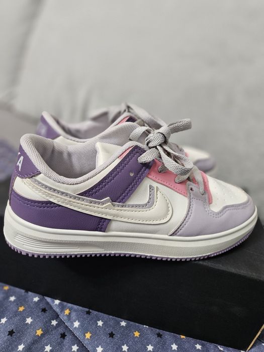 Кроссовки женские