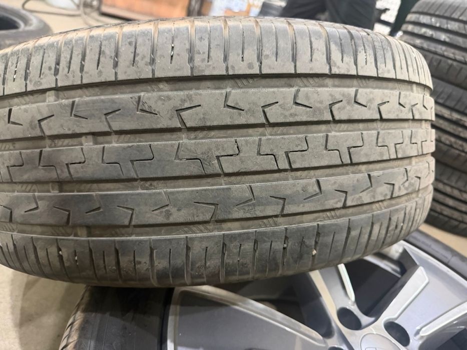 Продам комплект летних шин 235/50/19