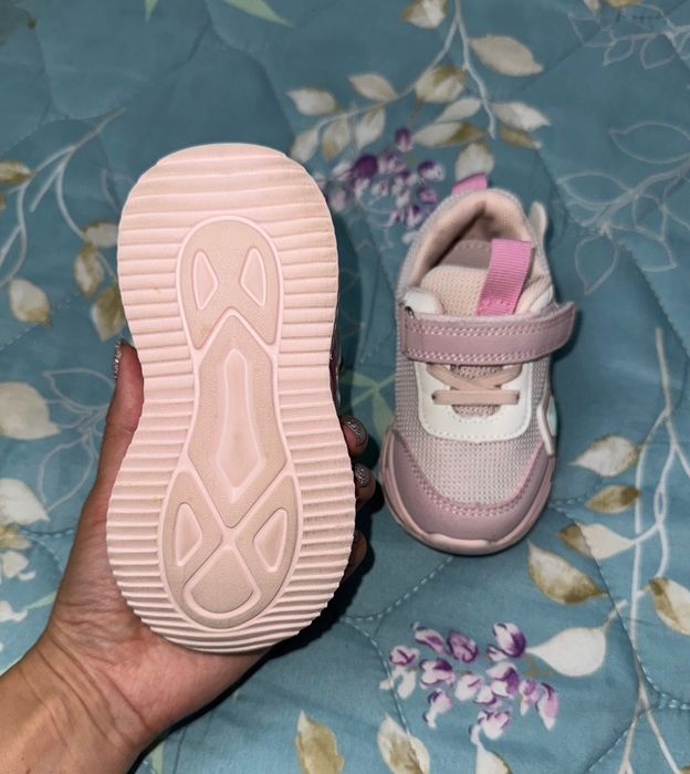 Продам детские кроссовки, 23 размер