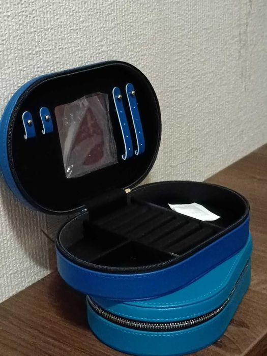 Нови красиви огледални,стъклени,пласмасови кутии за бижута.Бомбониера.