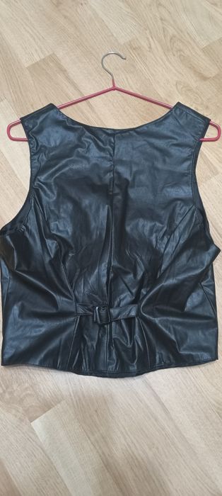 Жилетка безрукавка экокожа