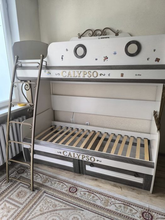 Продам двухярусную кровать