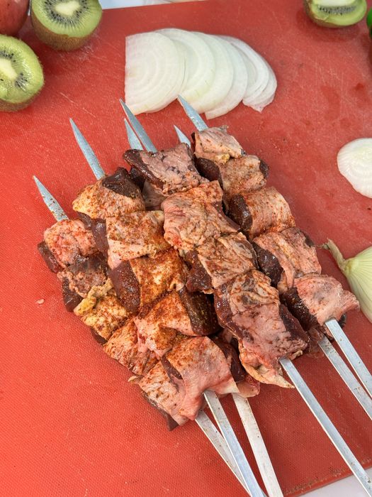 Шашлыки в сыром и жаренном в виде