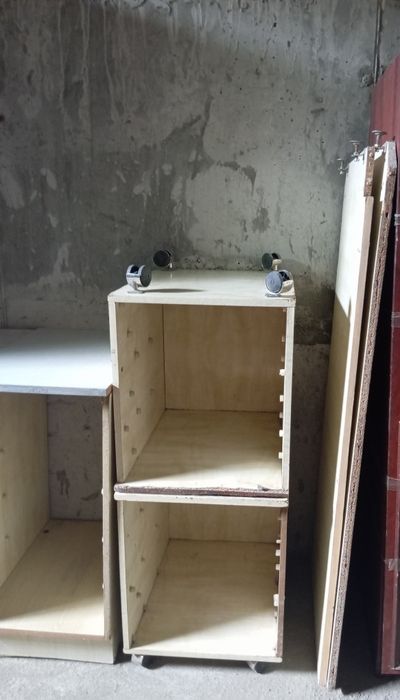 Срочно!!!   Кухонный гарнитур. Россия. Окантован алюминиевым профилем.