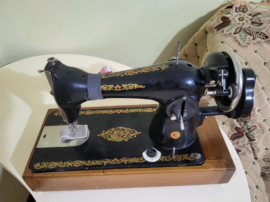 Продам швейную машинку