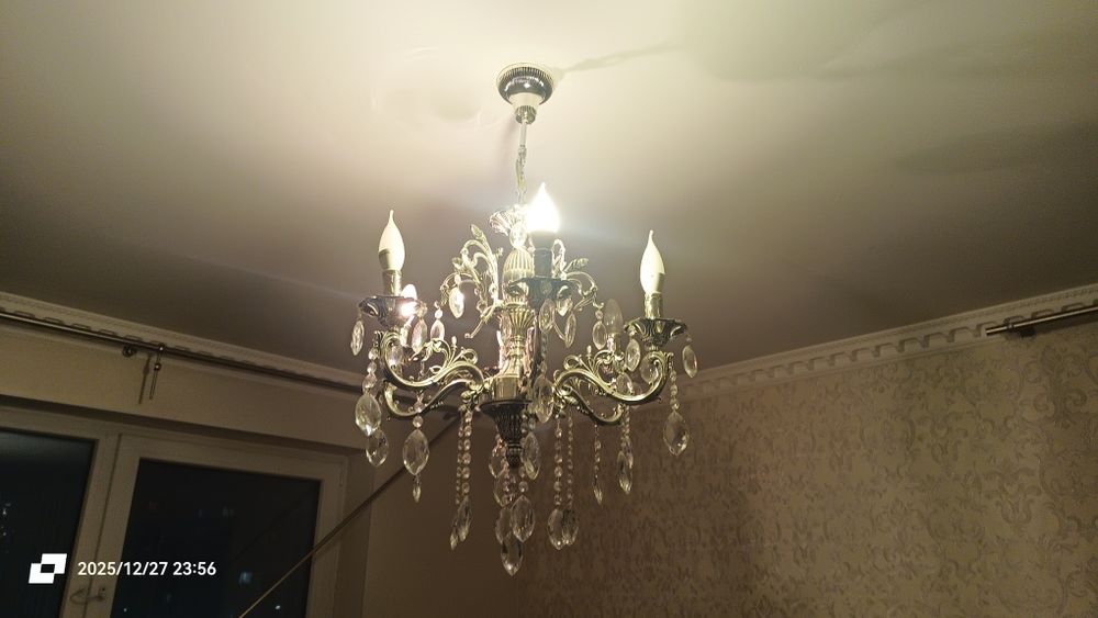 Продаю люстры очень красивые