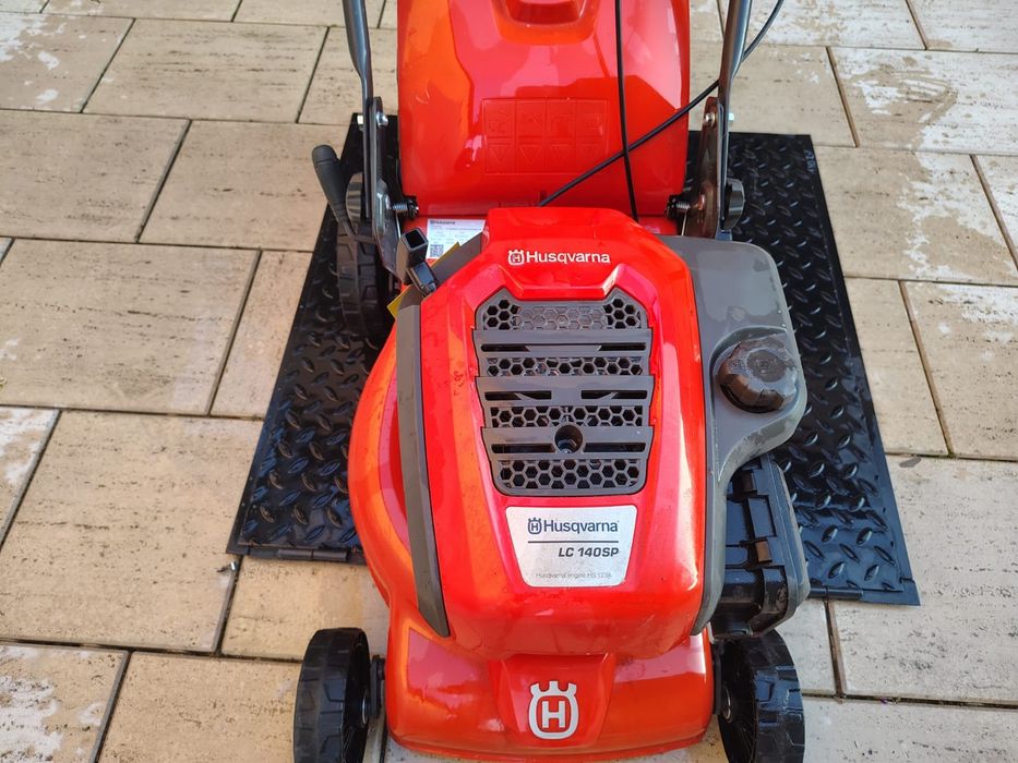 Mașina tuns gazon Husqvarna