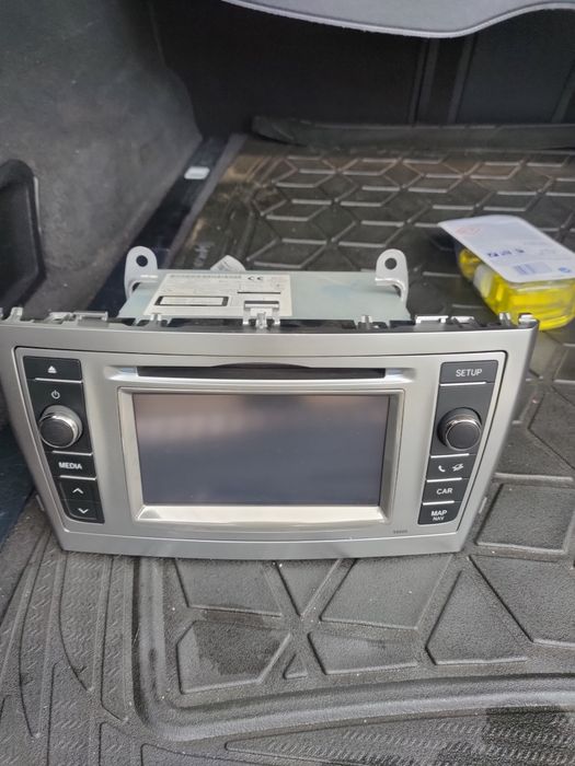 Навигация тойта авенсиси Т27 с камера за заден ход