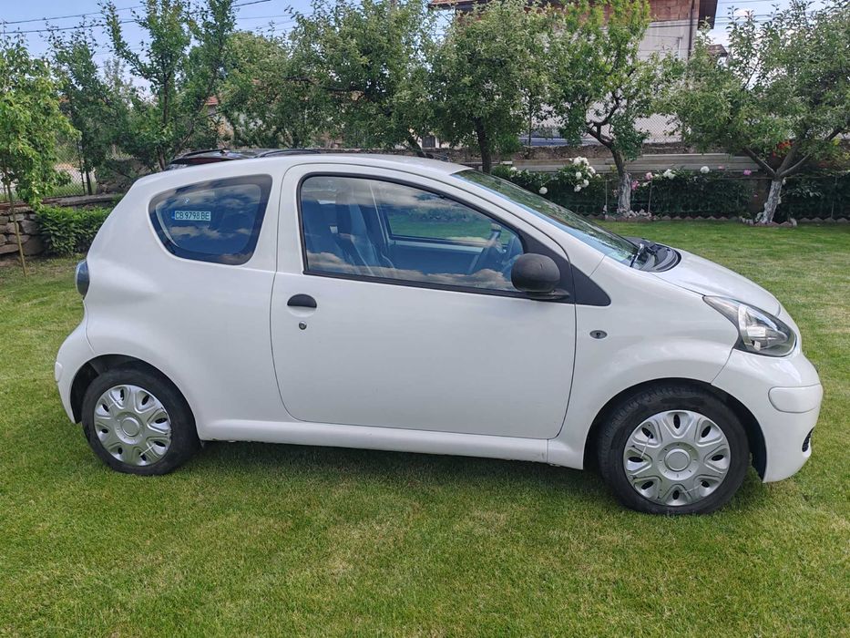 Toyota AYGO, 1.0 куб., 2012 г.