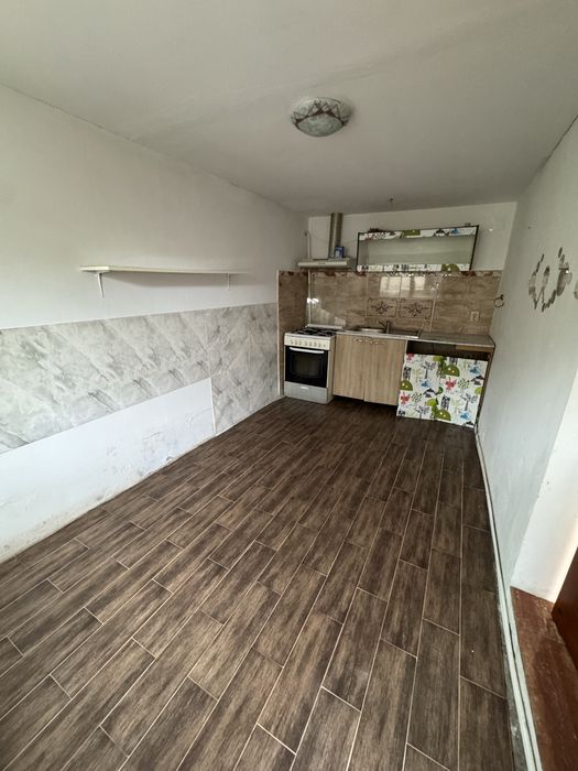 Vand casa zona Scoala 10