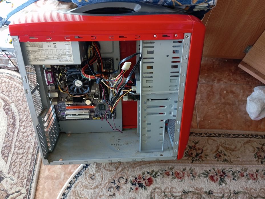 Vând PC complet cu monitor LCD Philips 19