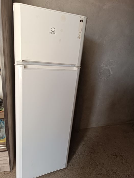 Продается холодильник индезит