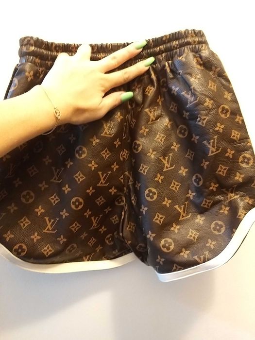 Pantaloni scurti Louis Vuitton piele naturala marimea XS S