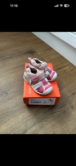 Sandale biomecanics 18