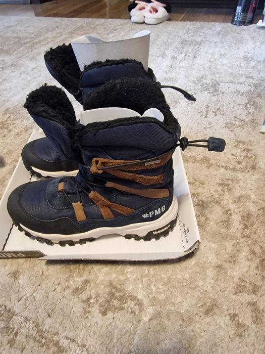 Като нови носени са 3 пъте   .PMG -апрески (ботушки ) с подметка на Mи