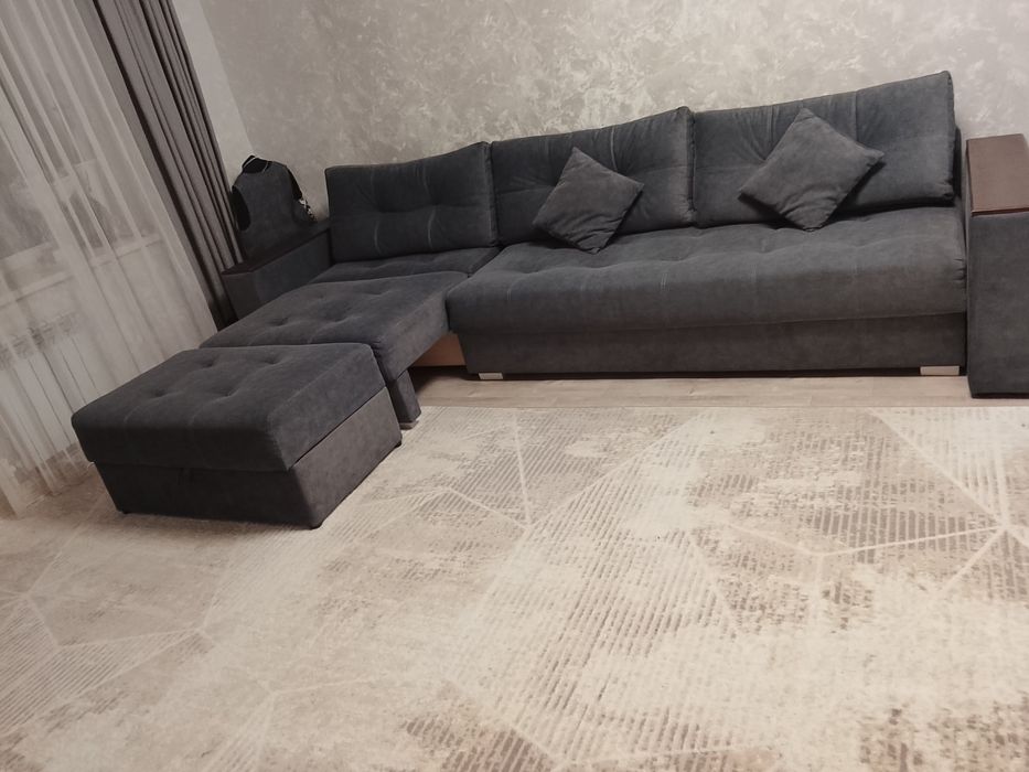 Продаётся диван тёмно-серый