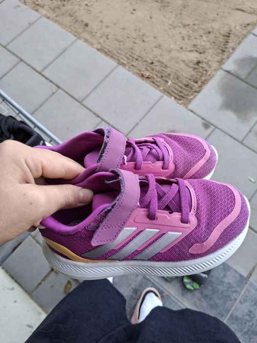 Adidasi nr 27 fetite