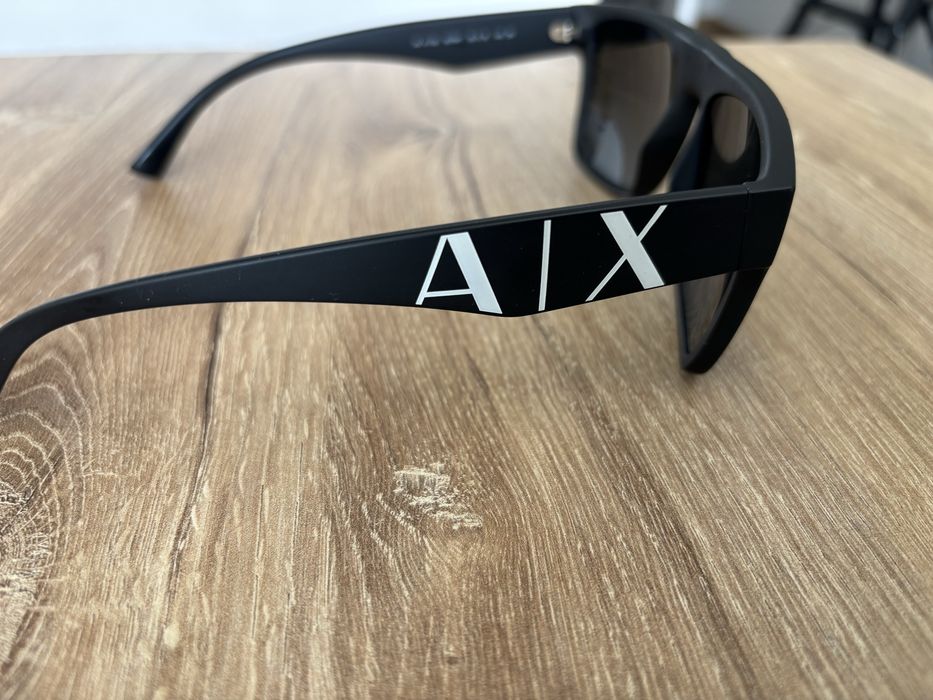 Продават се слънчеви очила A/X