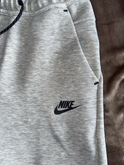 Nike tech pantaloni