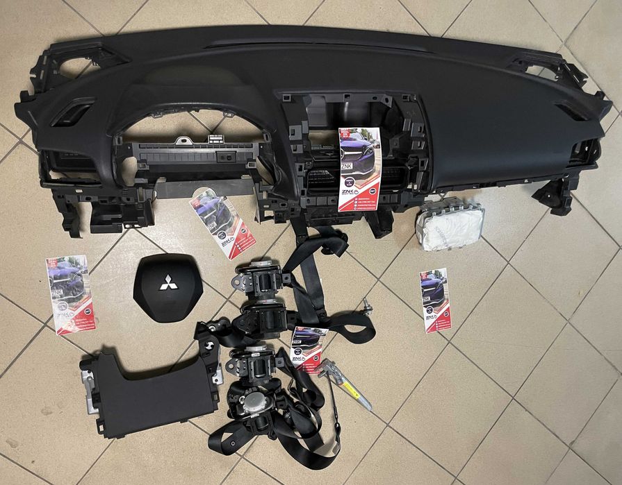 Mitsubishi Eclipse Cross - plansa de bord - kit airbag - set centuri