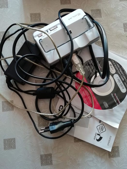 Продавам фотоапарат Casio Exlim EX-Z30