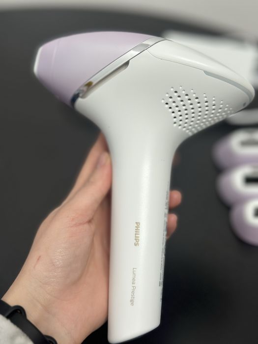 Epilator IPL Philips Lumea Seria 8000 BRI947/00