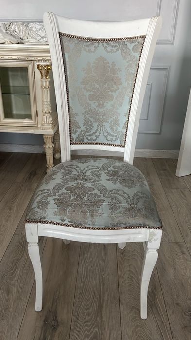 Срочно продаются стулья