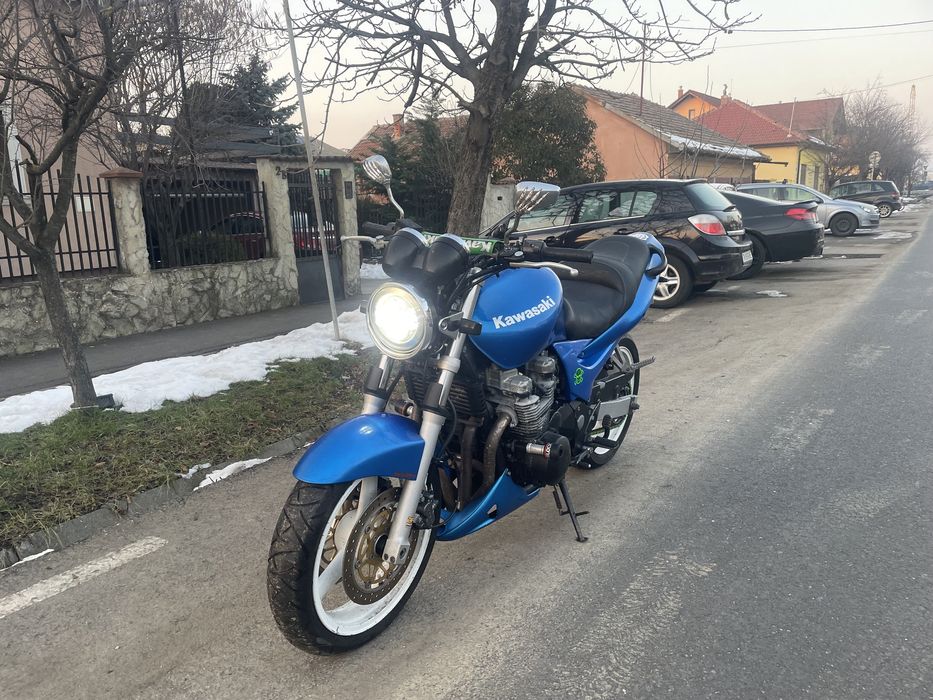 Kawasaki ZR7 • 750 Cmc • Recent Adus •