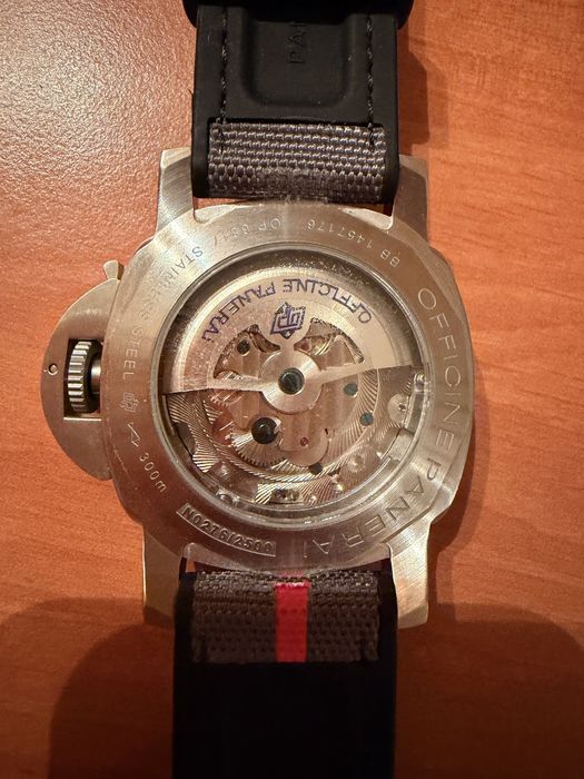 Продавам часовник Luminor Panerai