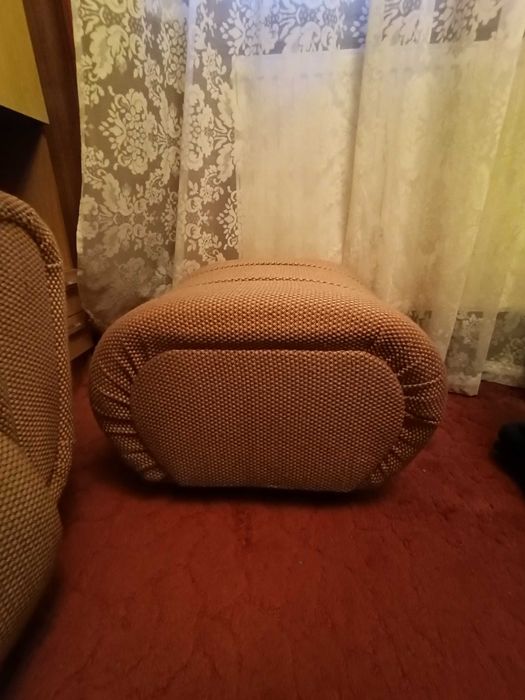 Диван, табуретки и фотьойли