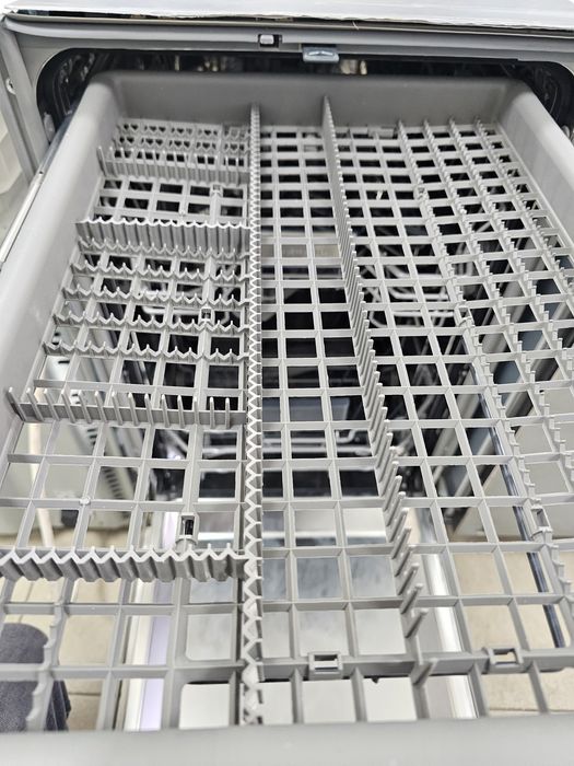 Съдомиялна за пълно вграждане Grundig