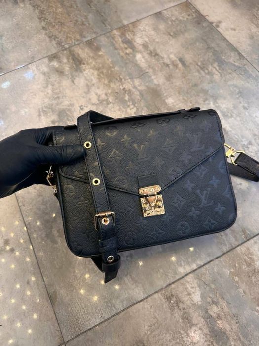 Чисто нова дамска чанта LV