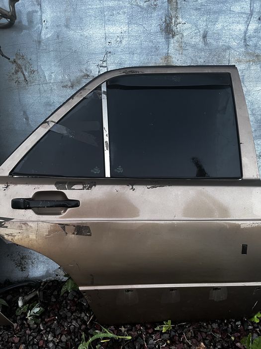 Продам двери и багажник от мерса