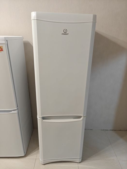 Продам холодильник Indesit
