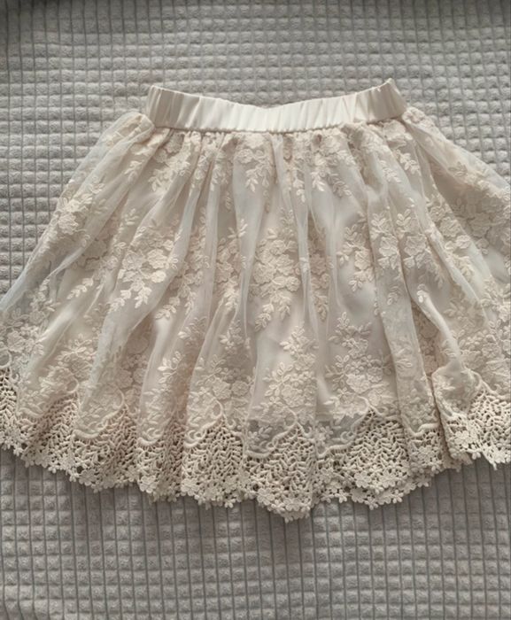 Fusta din tulle cu broderie