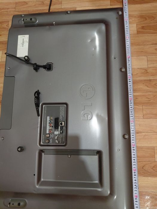 Продам на запчасти телевизор LG