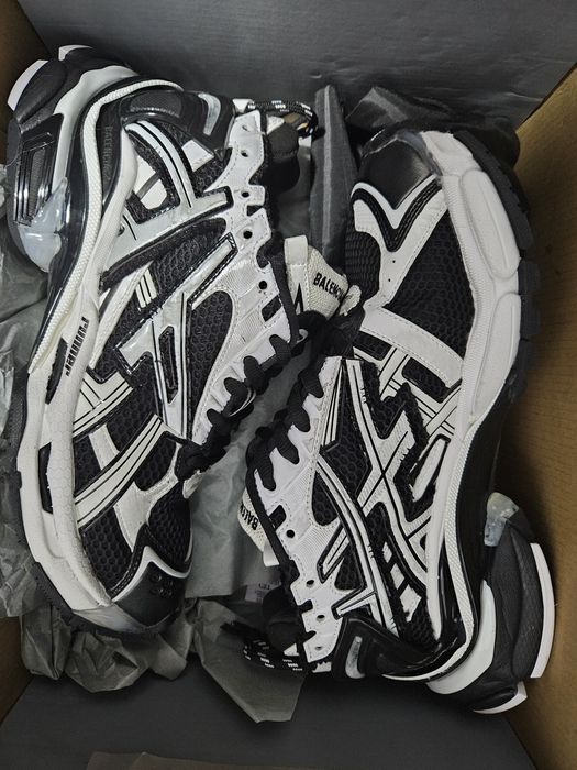 Balenciaga Runner Black and white