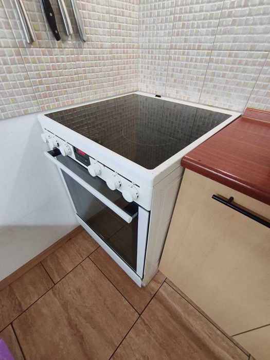 Свободностояща фурна AEG 60см
