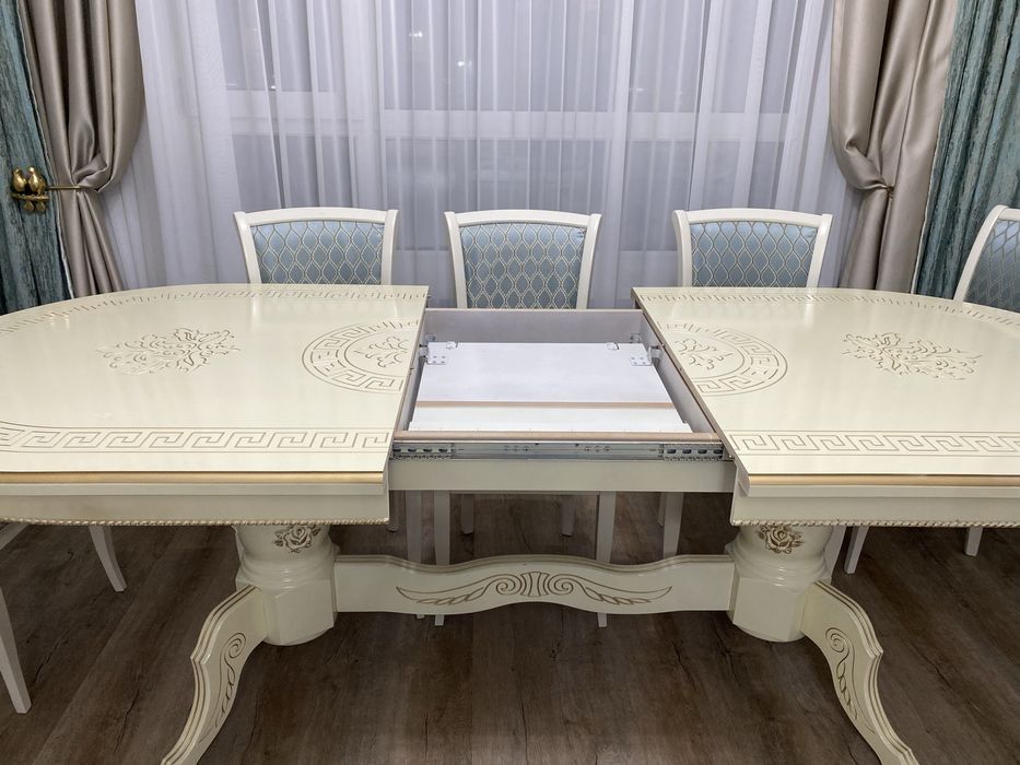 Стол для гостинной ,