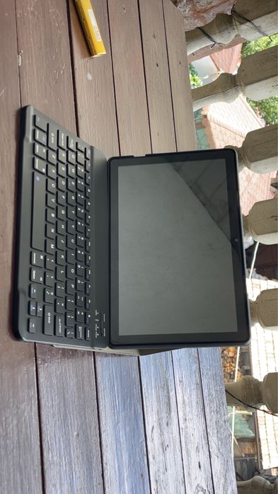 Tabletă YUMKEM cu tastatură, pix, husă și mouse – NU PORNEȘTE