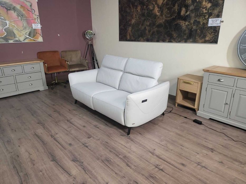 Светло сив кожен диван тройка Natuzzi с електрически релаксиращ механизъм