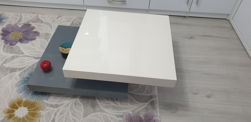 Măsuță rotativă.