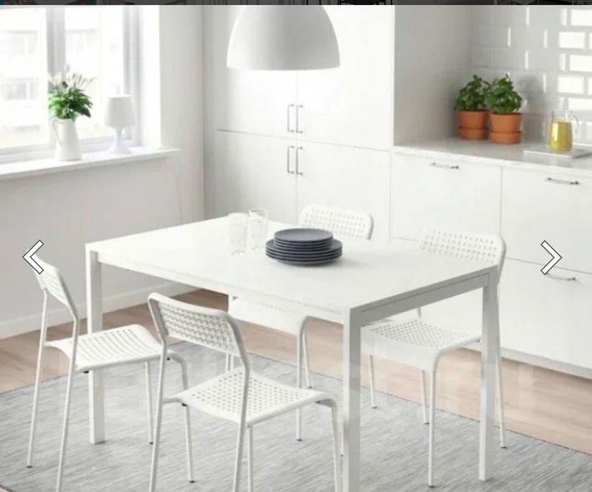 Продам кухонный стол со стульями