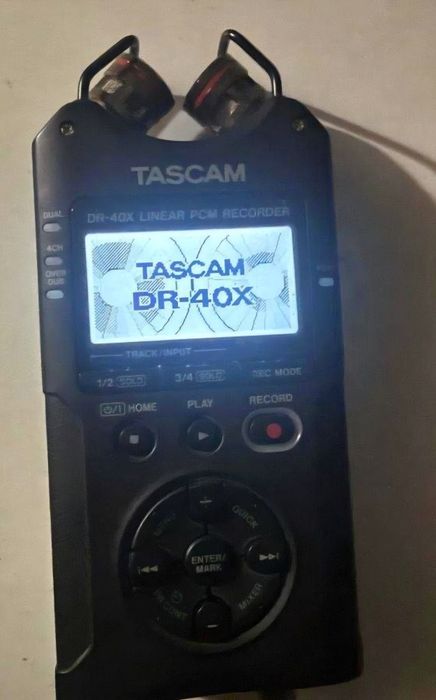 Tascam DR 40 X pret 850ron