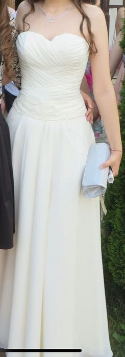 Официална рокля в цвят шампанско