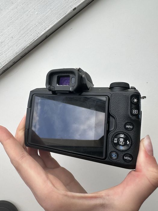 Canon EOS M50 Mark II + обектив 15-45mm – чисто нова камера