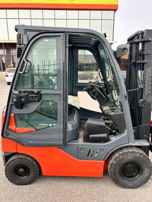 Вилочные погрузчик Автокара