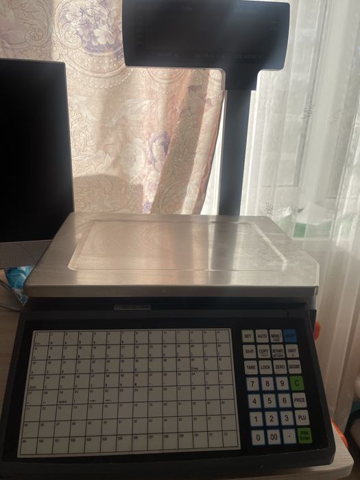 Продам весы электронные с печатью этикеток фирмы Rongta RLS 1100.